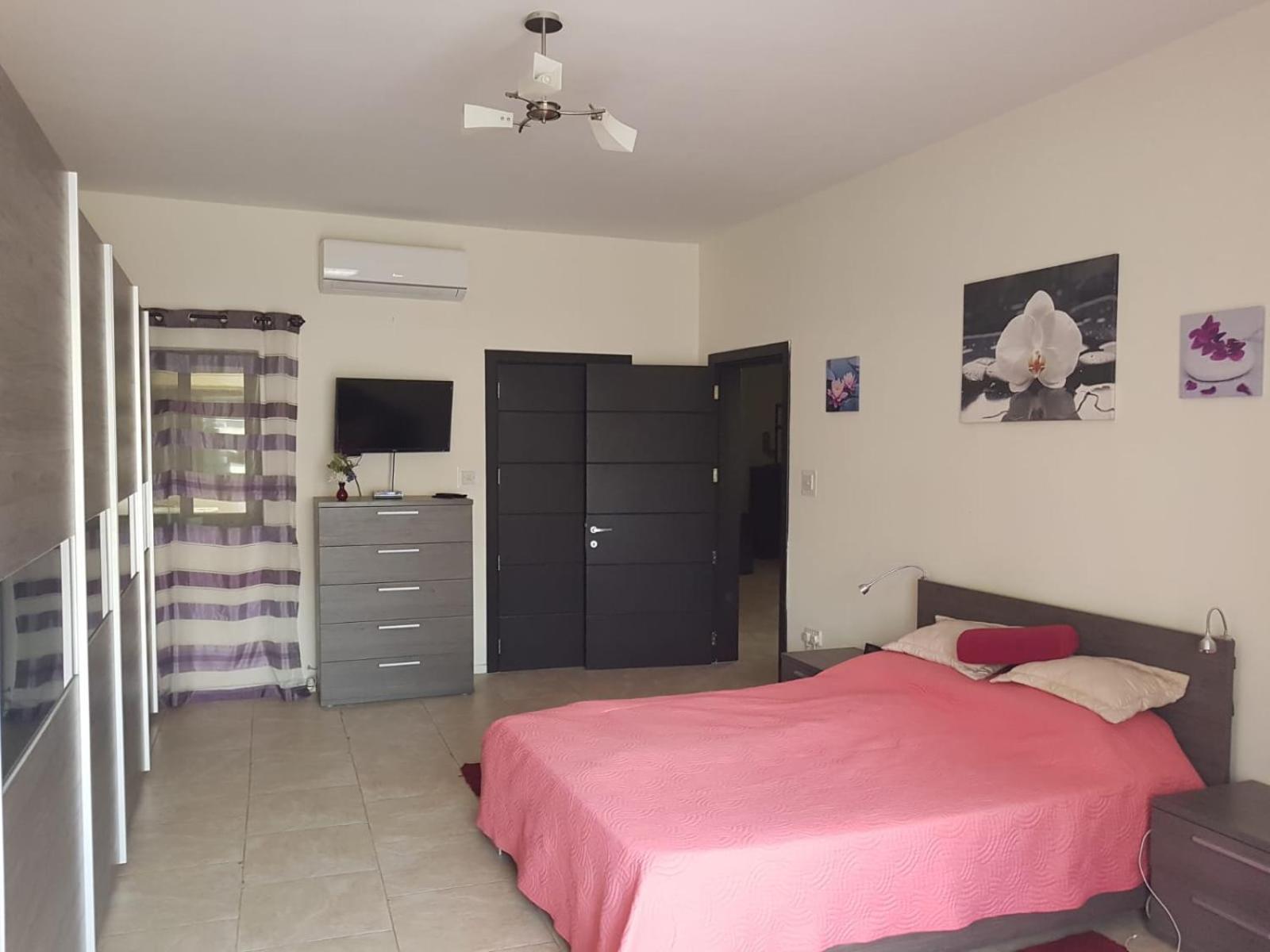 Inessa'S Flat Daire Pietà Dış mekan fotoğraf