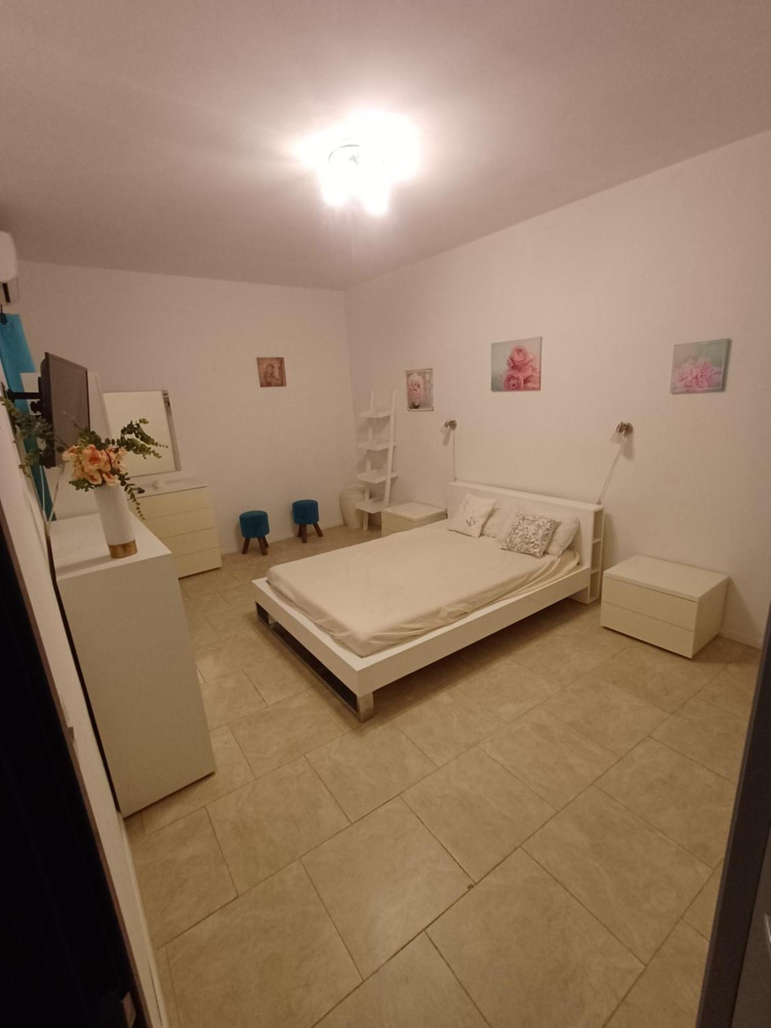 Inessa'S Flat Daire Pietà Dış mekan fotoğraf